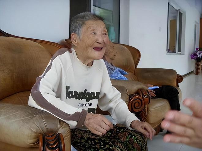 老人经常骑自行车对身体有哪浩瀚体育平台些好处？这几点是你要看清楚的(图4)